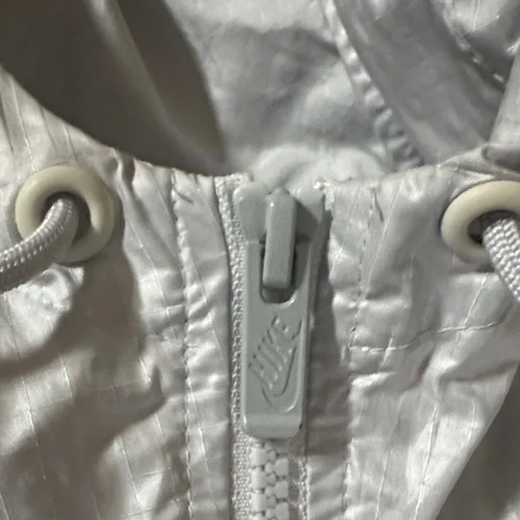 Nike Women's Light Gray and White windbreaker Jacket - Picture 4 of 5